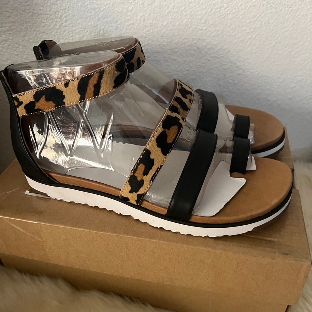 UGG Mina Leopard Sandal size 8.5